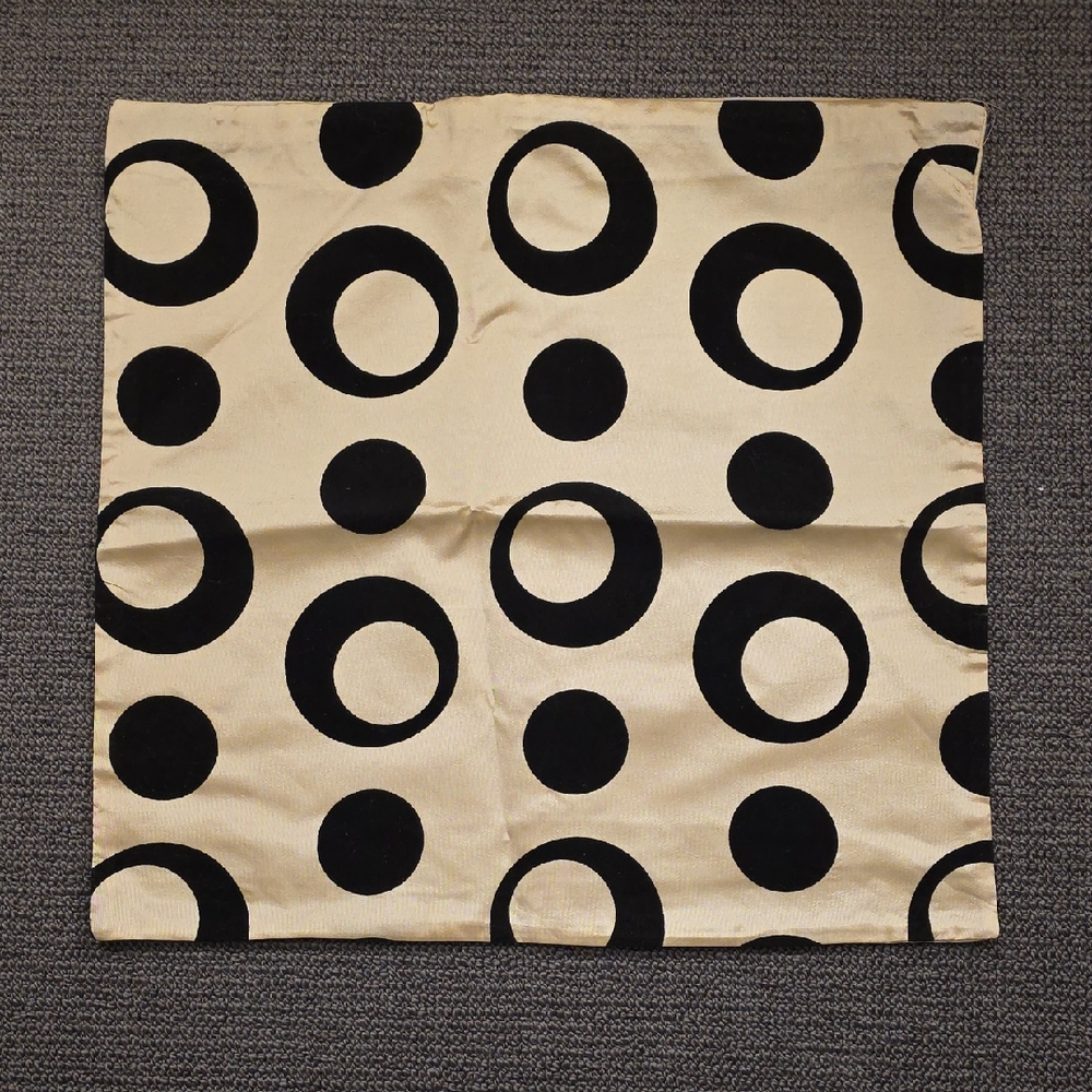set of 2 mid century inspired pillow covers. 18 x 18 NWT